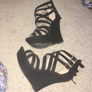 Black wedges